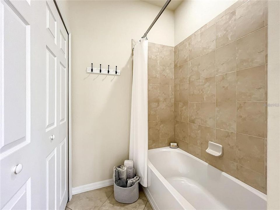 For Rent: $4,250 (2 beds, 2 baths, 1121 Square Feet)