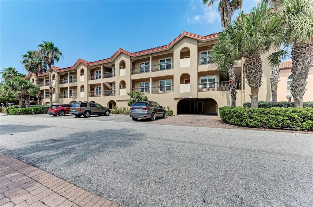 Active With Contract: $825,000 (3 beds, 2 baths, 1268 Square Feet)