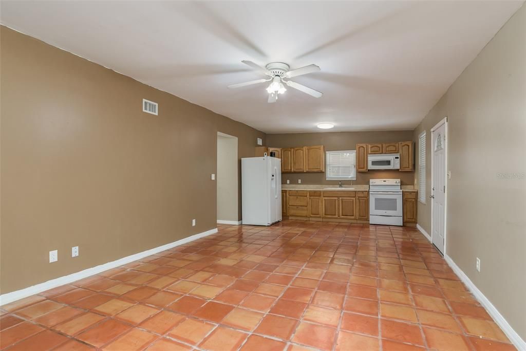 Recently Sold: $355,000 (2 beds, 2 baths, 1469 Square Feet)