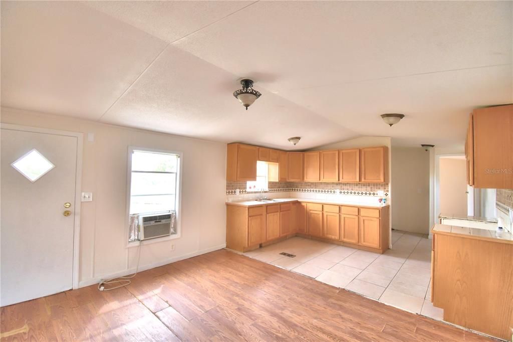Recently Sold: $149,900 (2 beds, 1 baths, 644 Square Feet)
