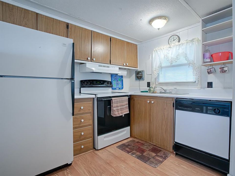 For Sale: $89,900 (2 beds, 1 baths, 768 Square Feet)