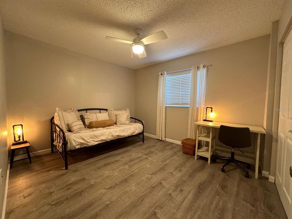 For Sale: $305,000 (2 beds, 2 baths, 1170 Square Feet)