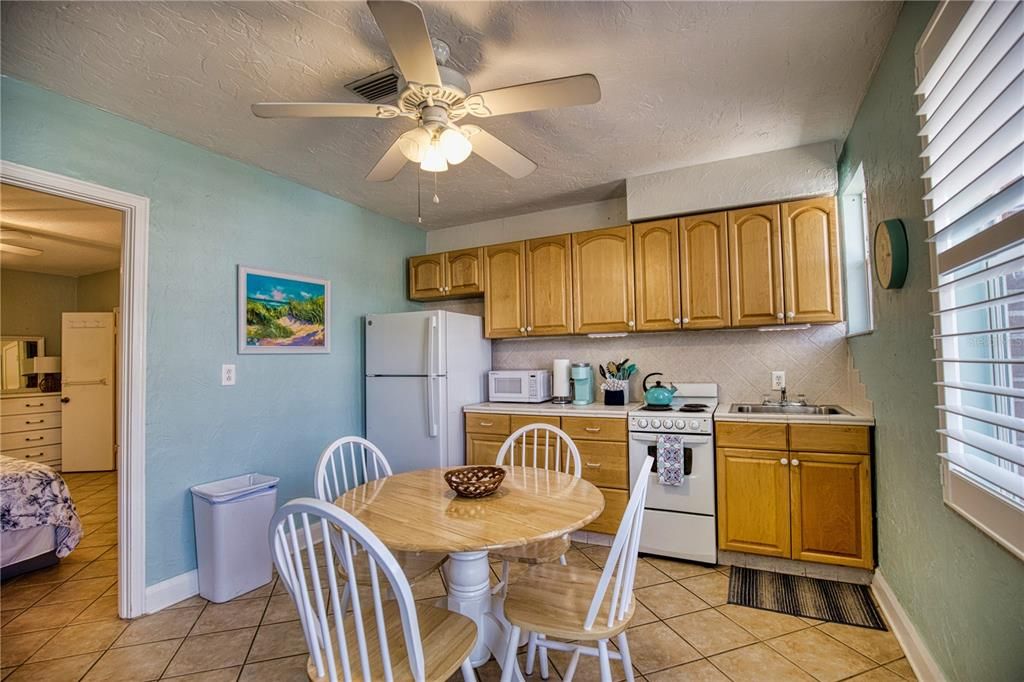 For Sale: $410,000 (1 beds, 1 baths, 450 Square Feet)