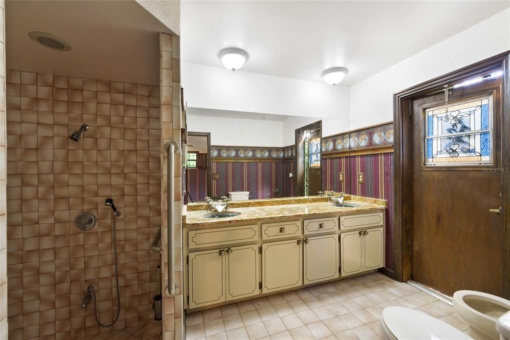最近售出: $569,000 (4 贝兹, 2 浴室, 3221 平方英尺)