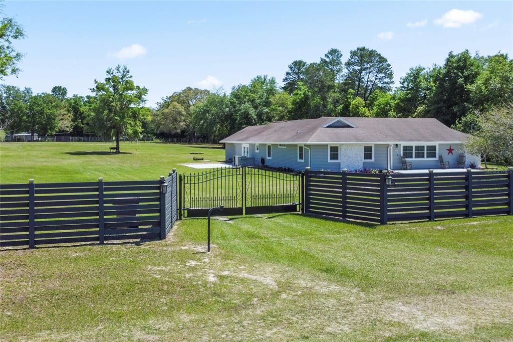 Vendido Recientemente: $749,900 (4 camas, 3 baños, 2684 Pies cuadrados)