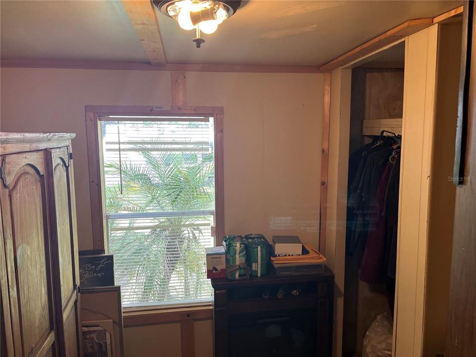 For Sale: $120,000 (2 beds, 1 baths, 720 Square Feet)