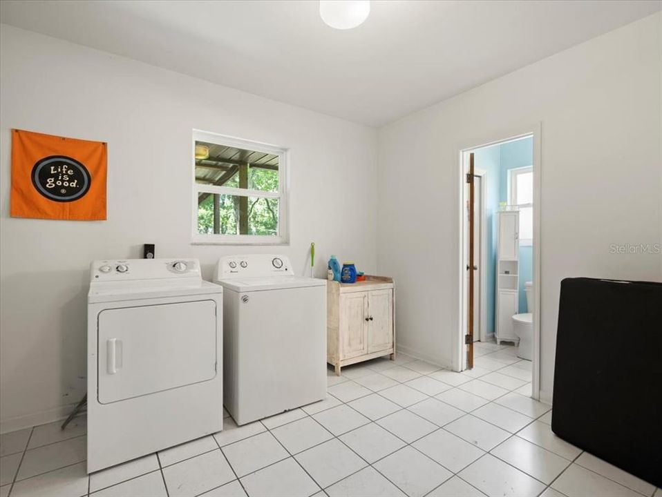Active With Contract: $395,000 (2 beds, 2 baths, 1942 Square Feet)