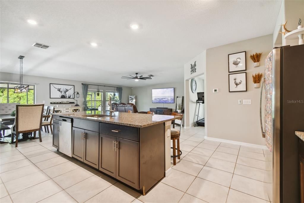 Recently Sold: $469,000 (4 beds, 3 baths, 2557 Square Feet)