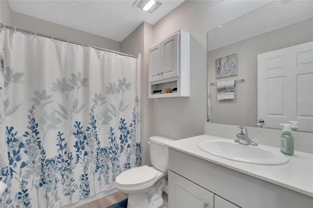 Active With Contract: $392,000 (3 beds, 2 baths, 1602 Square Feet)