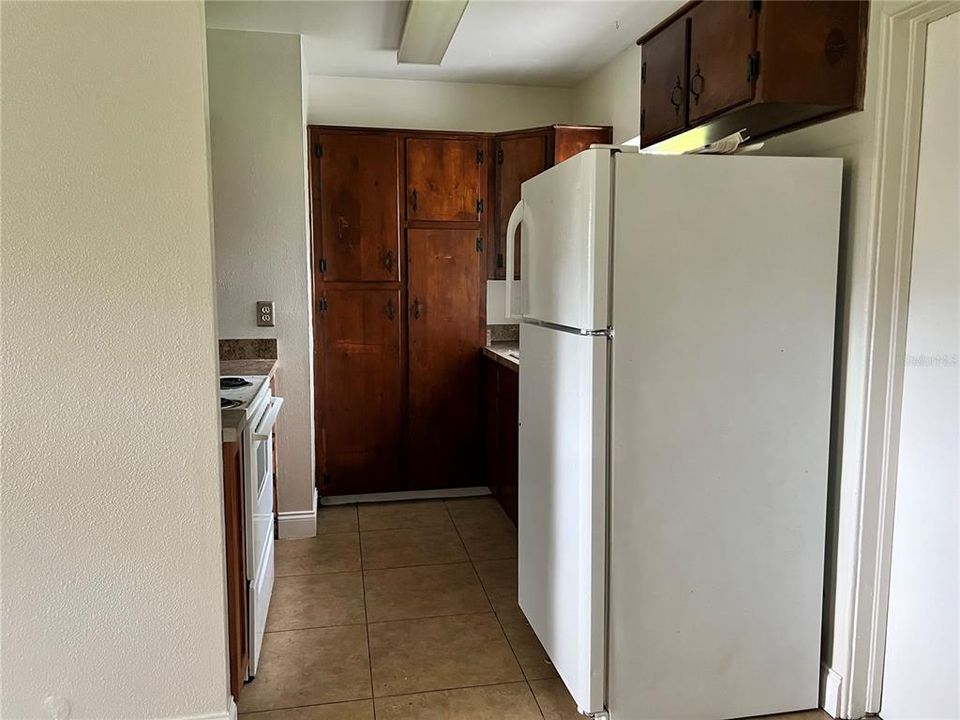 Recently Rented: $1,400 (3 beds, 1 baths, 936 Square Feet)