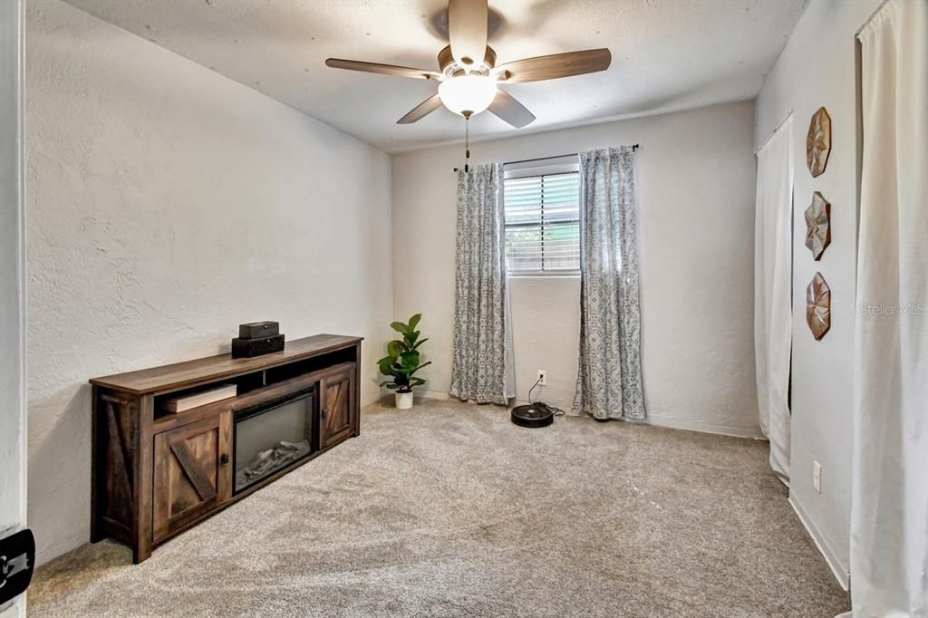 For Sale: $350,000 (3 beds, 2 baths, 1557 Square Feet)
