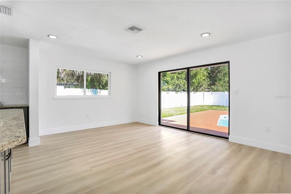 Active With Contract: $289,000 (3 beds, 2 baths, 1092 Square Feet)