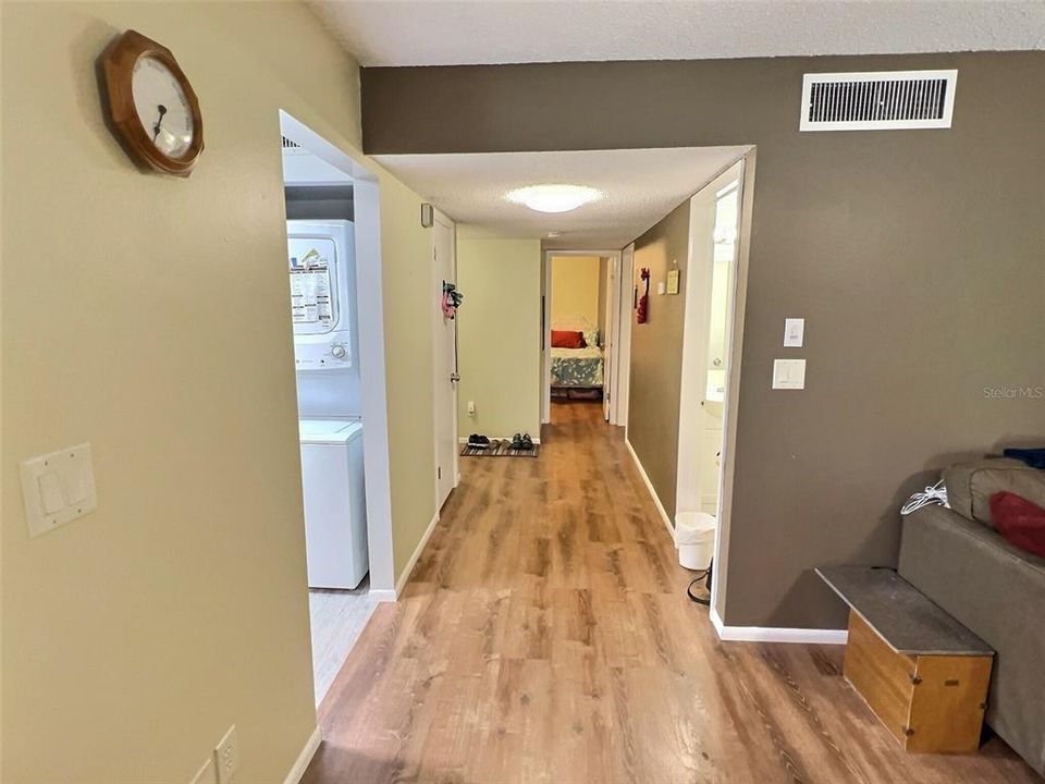 For Sale: $143,900 (2 beds, 1 baths, 1054 Square Feet)