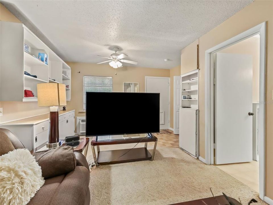 For Sale: $96,000 (1 beds, 1 baths, 462 Square Feet)