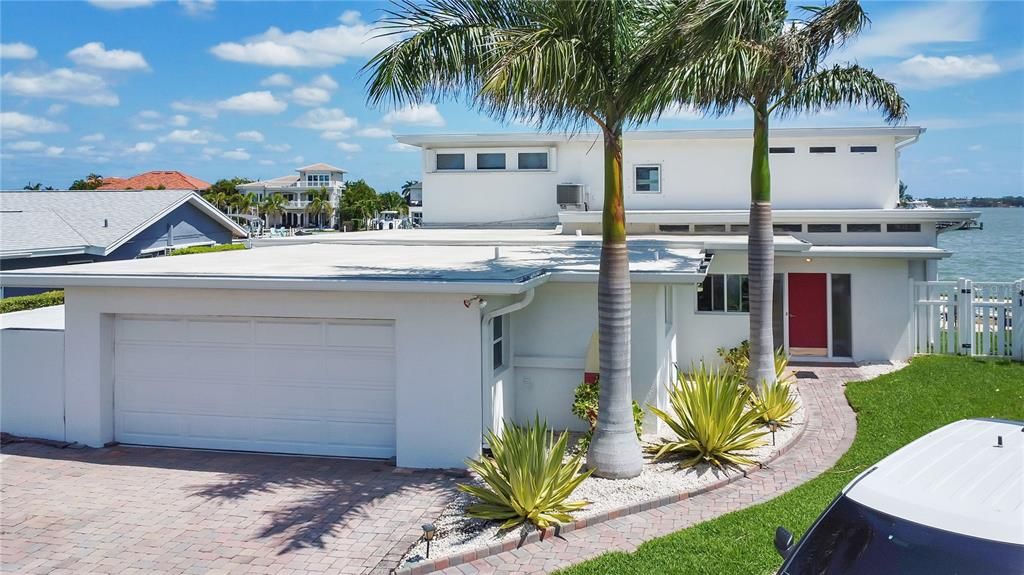 Recently Sold: $1,975,000 (4 beds, 3 baths, 2774 Square Feet)