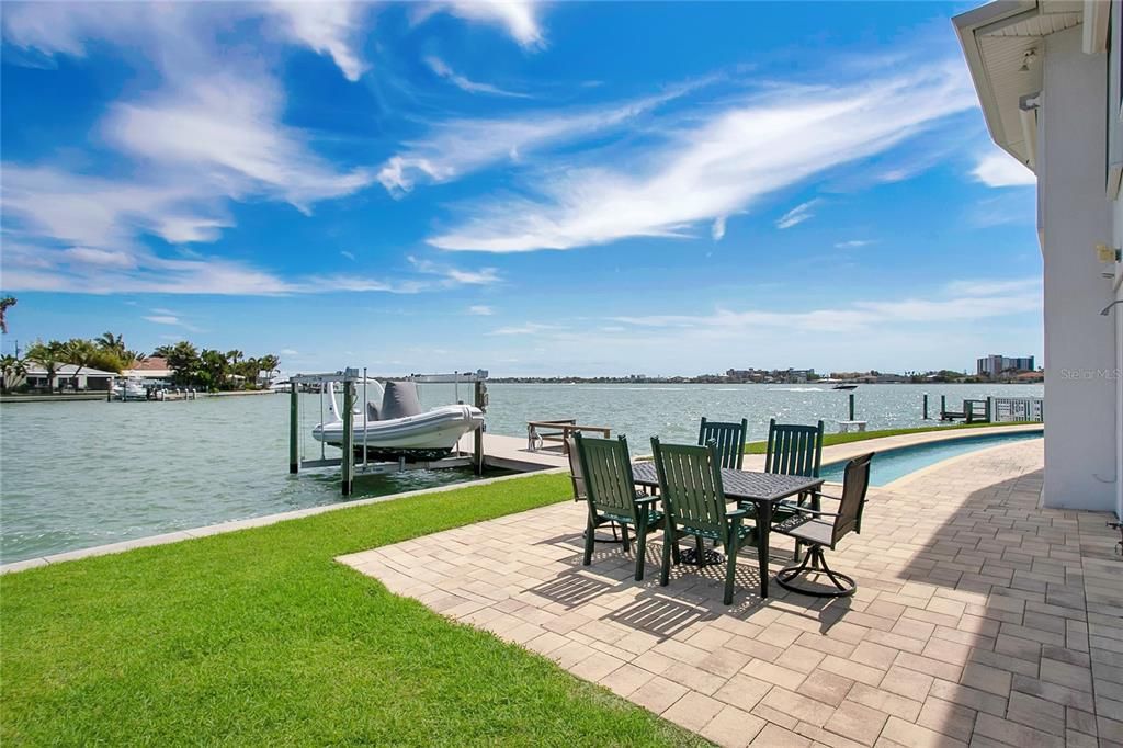 Active With Contract: $1,975,000 (4 beds, 3 baths, 2774 Square Feet)