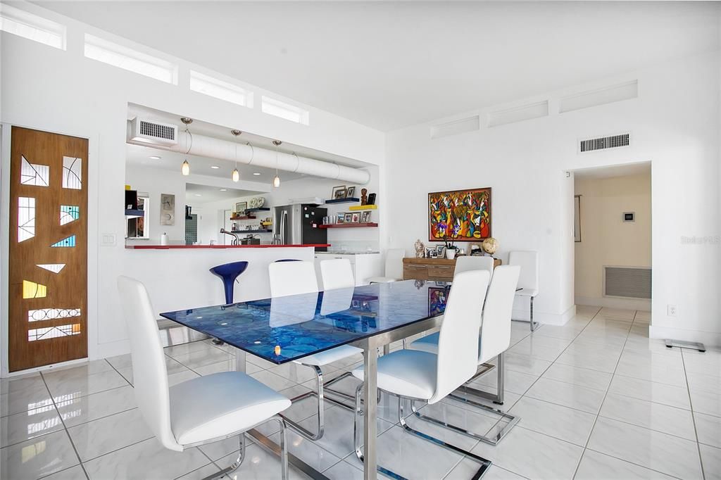 Vendido Recientemente: $1,975,000 (4 camas, 3 baños, 2774 Pies cuadrados)