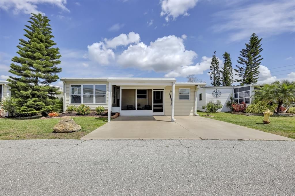 Active With Contract: $179,900 (2 beds, 2 baths, 864 Square Feet)