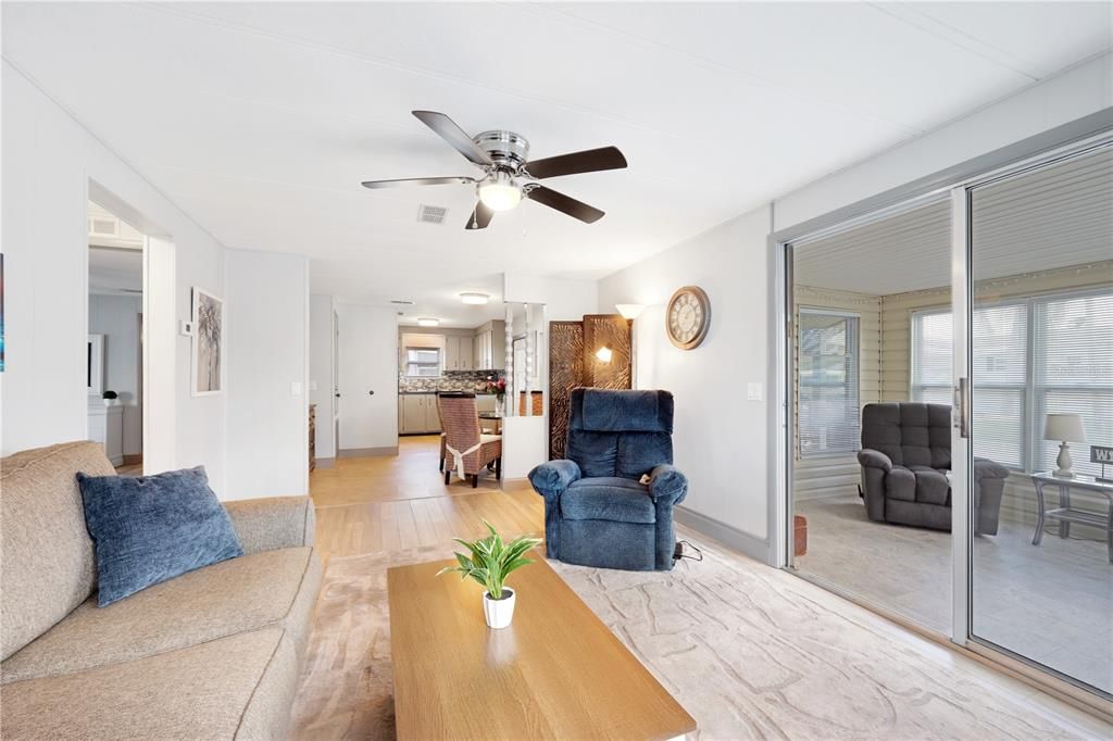 Active With Contract: $179,900 (2 beds, 2 baths, 864 Square Feet)