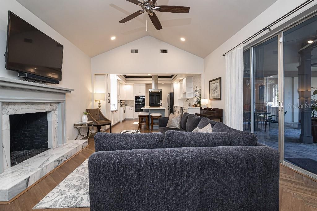 Recently Sold: $925,000 (4 beds, 3 baths, 3086 Square Feet)