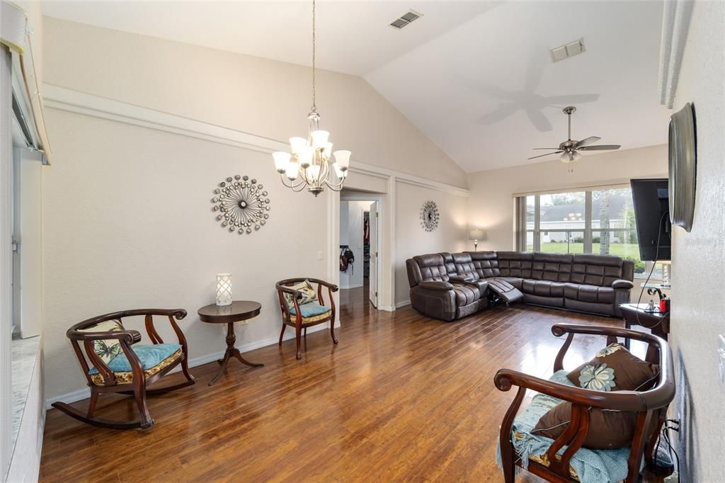 For Sale: $435,000 (4 beds, 3 baths, 2521 Square Feet)