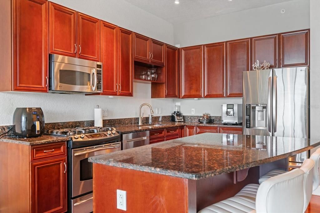 For Sale: $555,000 (2 beds, 2 baths, 1133 Square Feet)