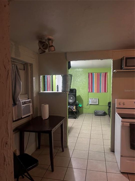 For Sale: $130,000 (1 beds, 1 baths, 512 Square Feet)