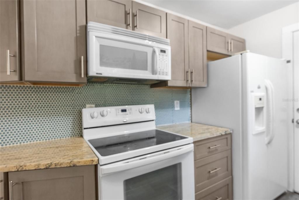 Active With Contract: $169,000 (2 beds, 1 baths, 672 Square Feet)