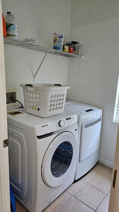 Laundry room w new washer