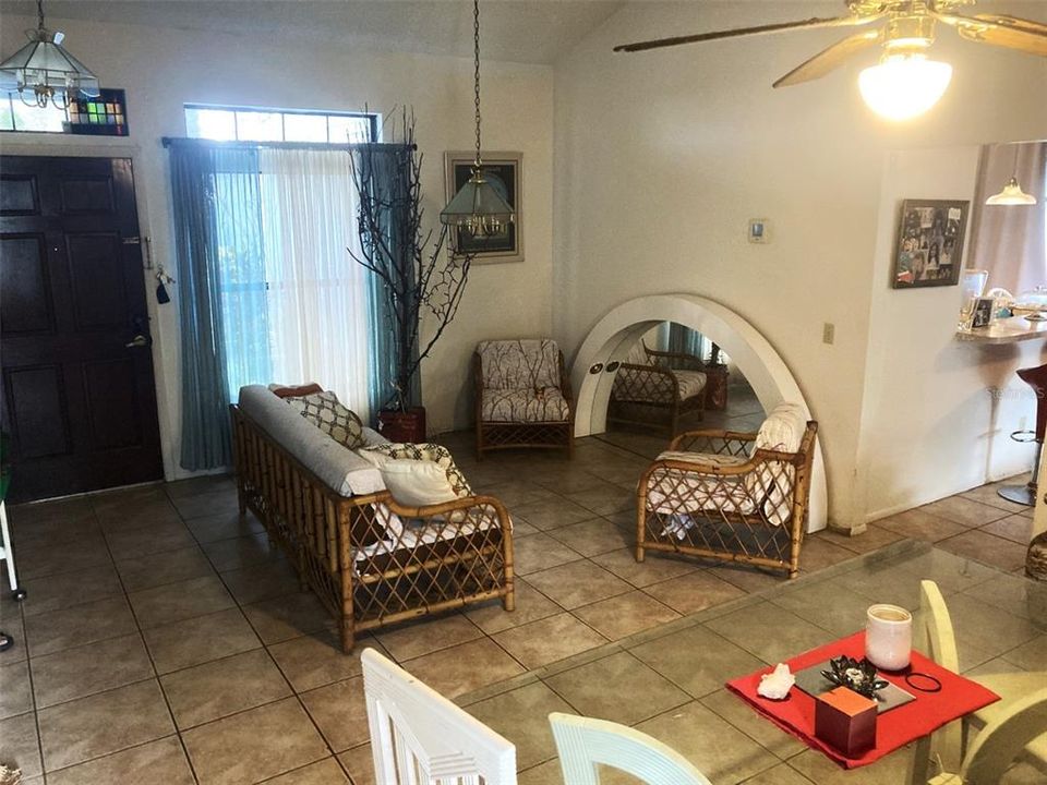 For Sale: $390,000 (4 beds, 2 baths, 1661 Square Feet)