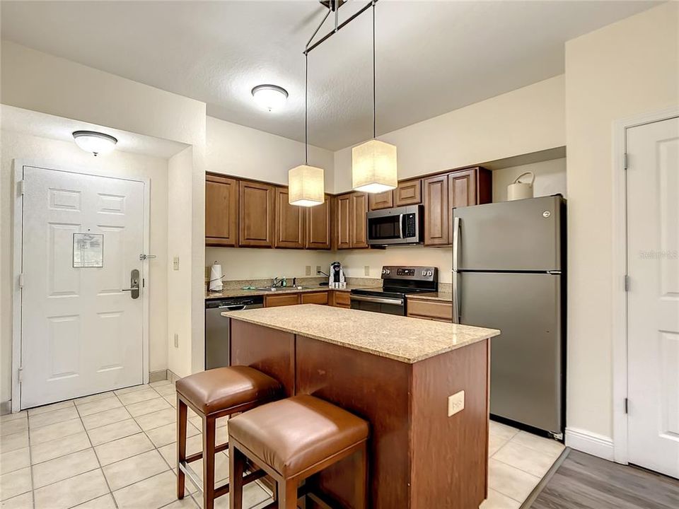 For Sale: $244,900 (2 beds, 2 baths, 957 Square Feet)