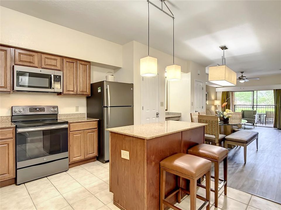 For Sale: $244,900 (2 beds, 2 baths, 957 Square Feet)