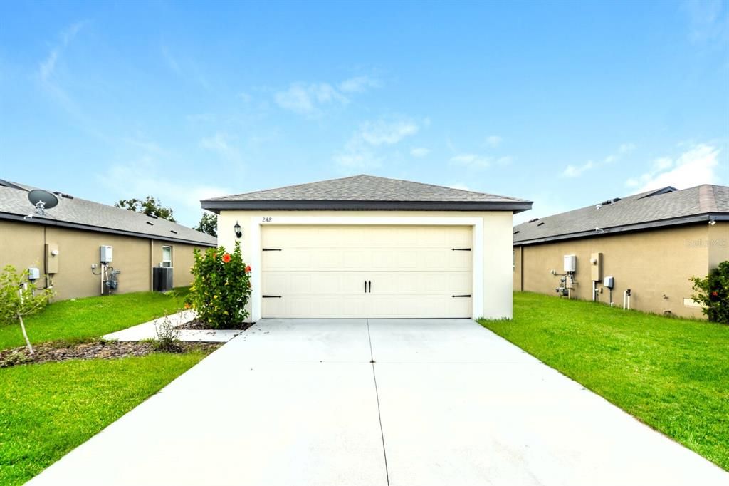 Active With Contract: $1,799 (3 beds, 2 baths, 1461 Square Feet)