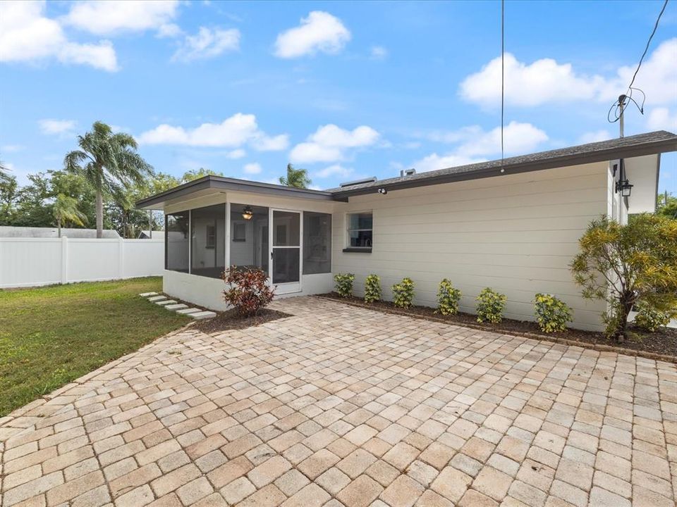 Recently Sold: $375,000 (3 beds, 1 baths, 1231 Square Feet)