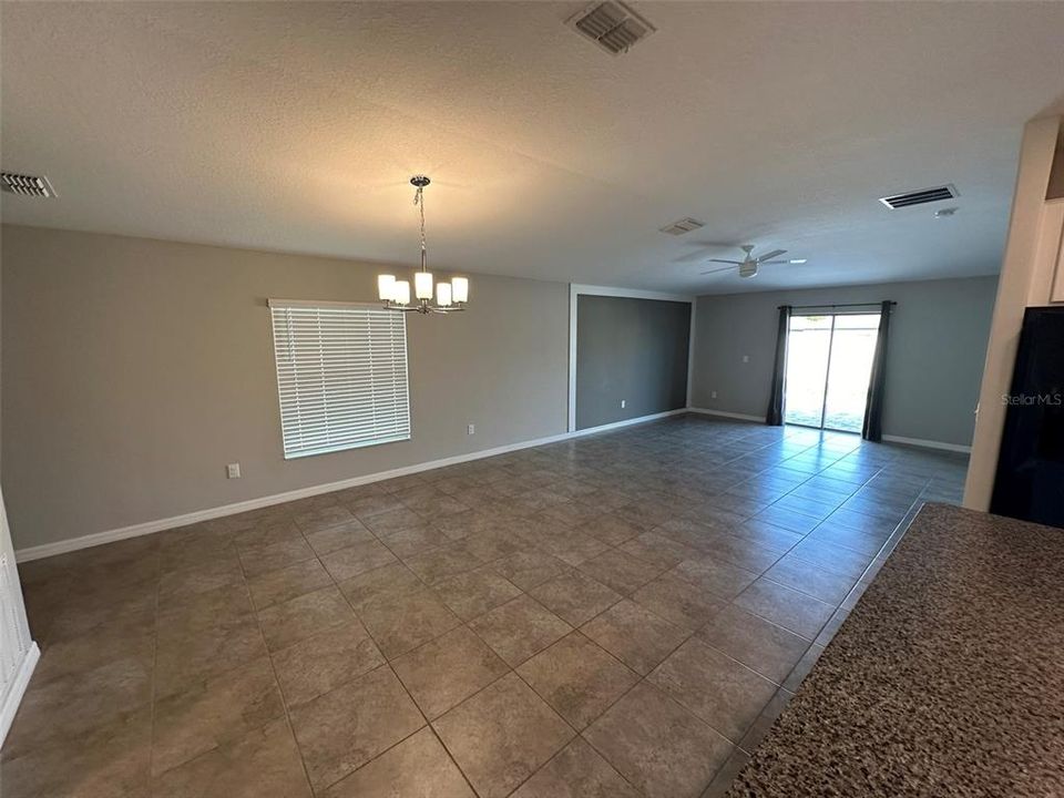 Recently Rented: $2,400 (4 beds, 2 baths, 1817 Square Feet)