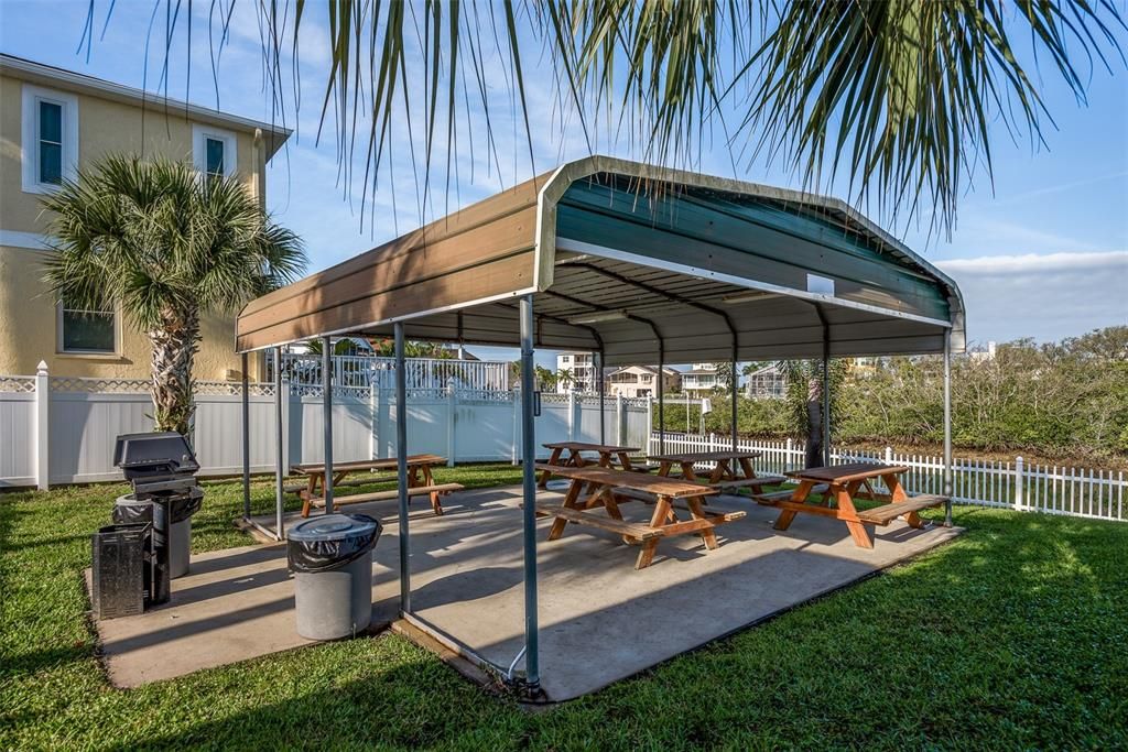 clubhouse covered patio and grill