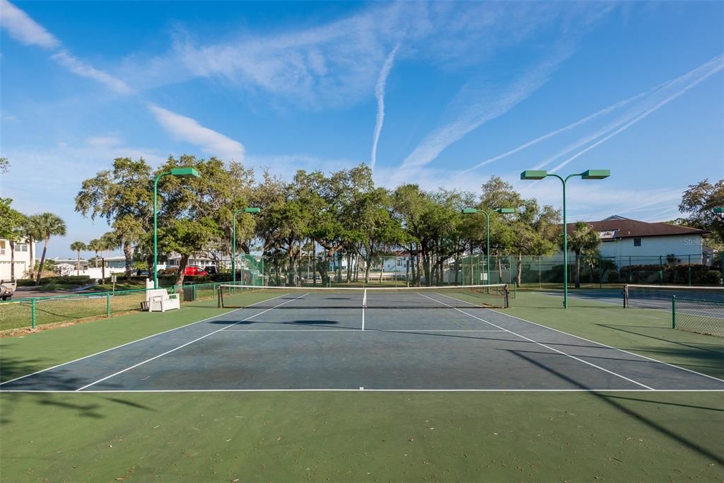 tennis courts and pickleball