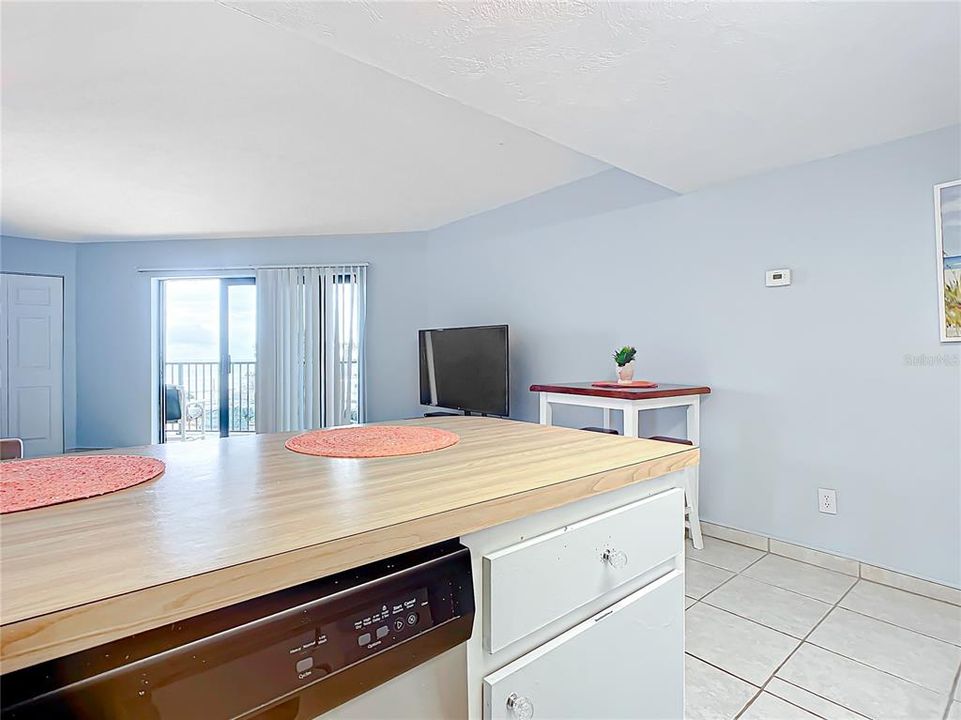 For Sale: $259,900 (1 beds, 1 baths, 600 Square Feet)