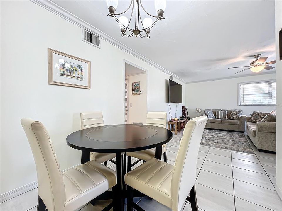 For Sale: $200,000 (2 beds, 2 baths, 891 Square Feet)