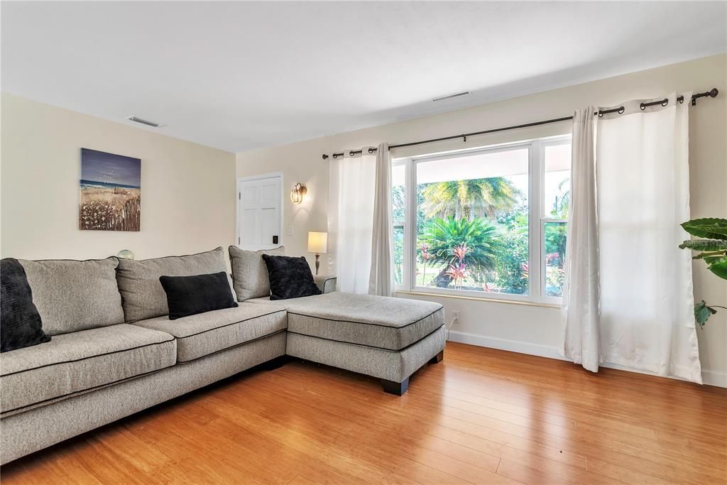 For Sale: $659,000 (2 beds, 2 baths, 1641 Square Feet)