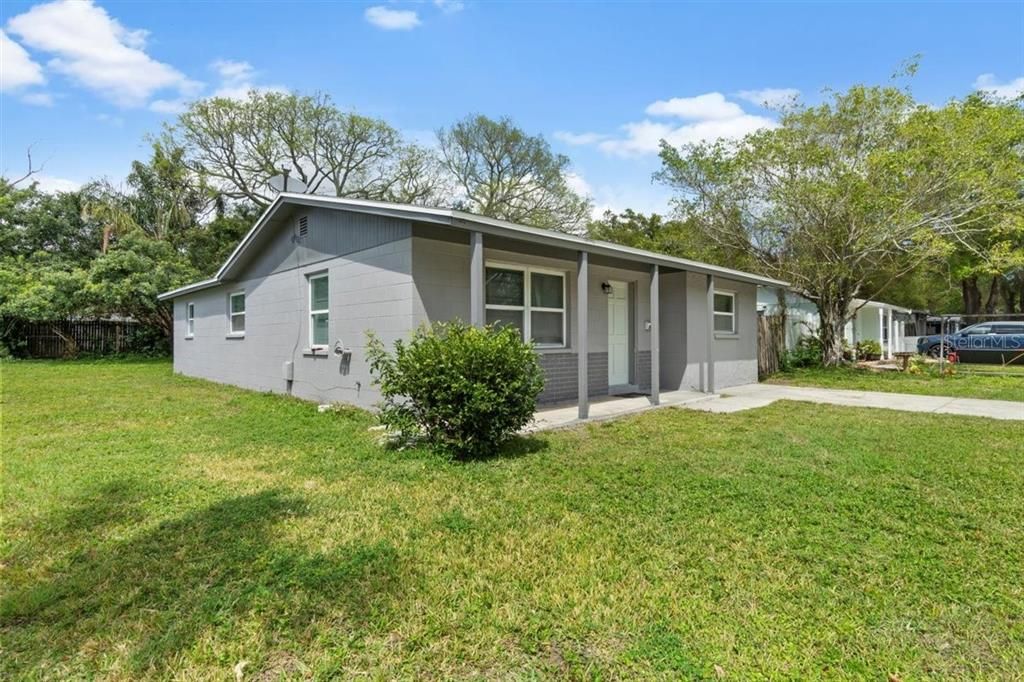 Active With Contract: $2,950 (4 beds, 2 baths, 1281 Square Feet)