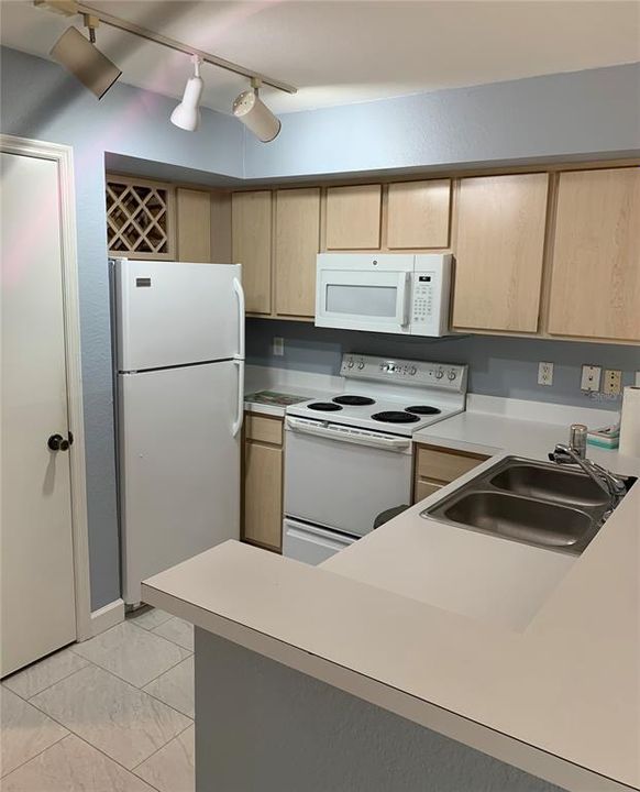 For Sale: $195,000 (2 beds, 2 baths, 1230 Square Feet)