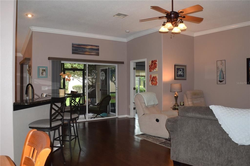 For Sale: $338,000 (2 beds, 2 baths, 1489 Square Feet)
