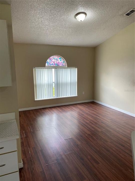For Rent: $2,000 (3 beds, 2 baths, 1584 Square Feet)