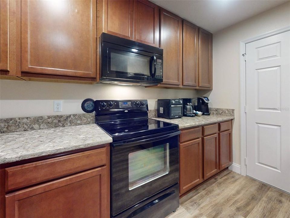 For Sale: $279,000 (2 beds, 2 baths, 1294 Square Feet)