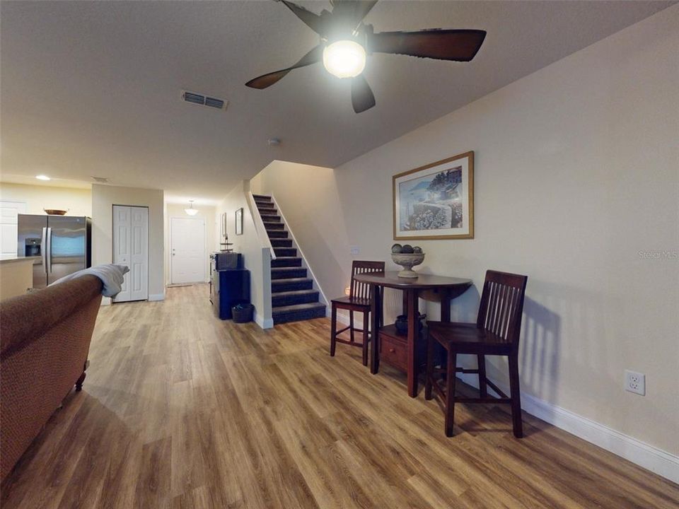 For Sale: $279,000 (2 beds, 2 baths, 1294 Square Feet)