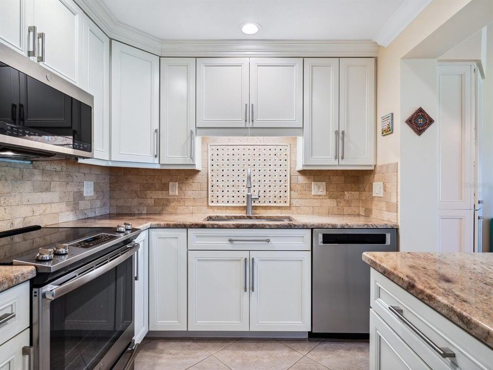 Recently Sold: $350,000 (2 beds, 2 baths, 1177 Square Feet)