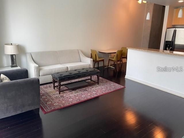 Recently Rented: $1,795 (1 beds, 1 baths, 862 Square Feet)