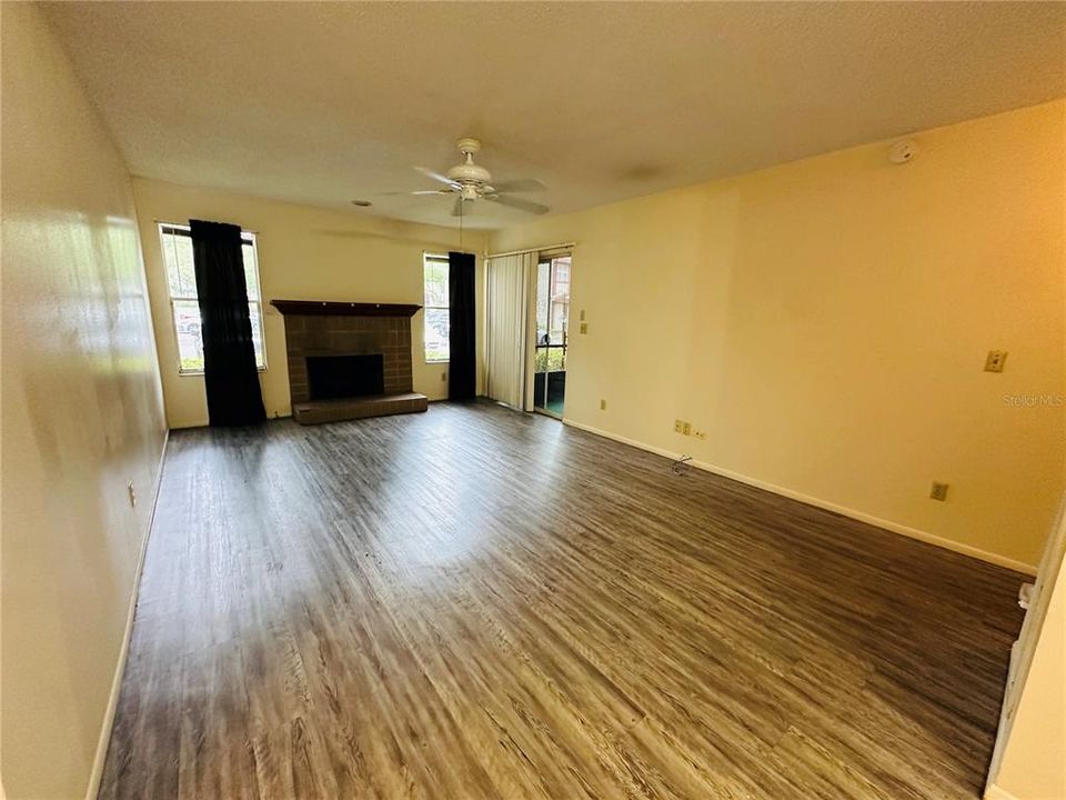 Recently Rented: $1,300 (1 beds, 1 baths, 900 Square Feet)