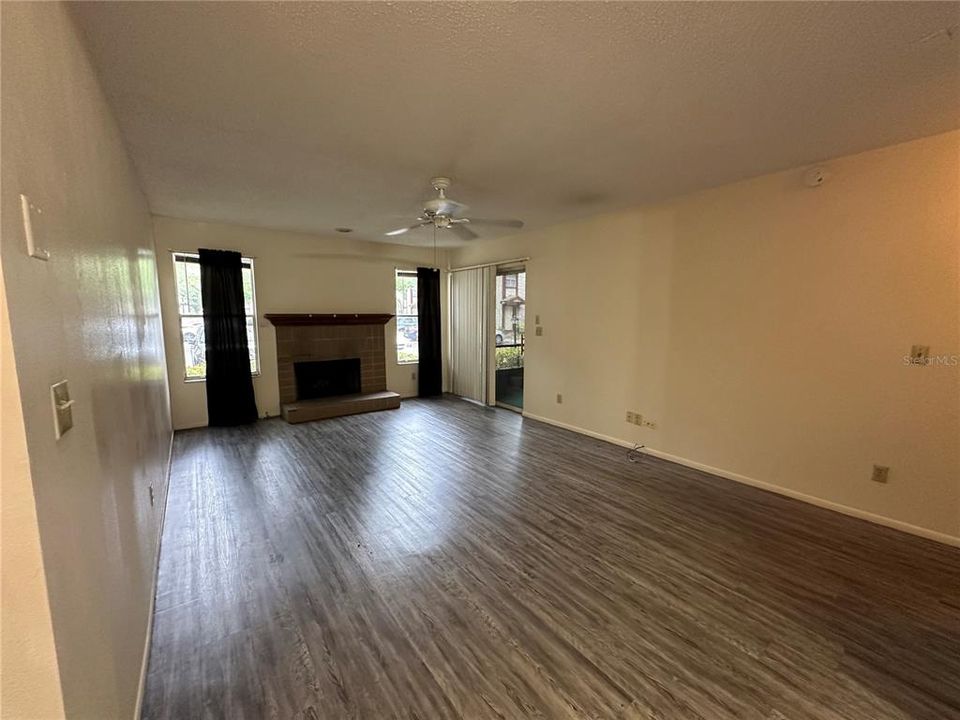Recently Rented: $1,300 (1 beds, 1 baths, 900 Square Feet)